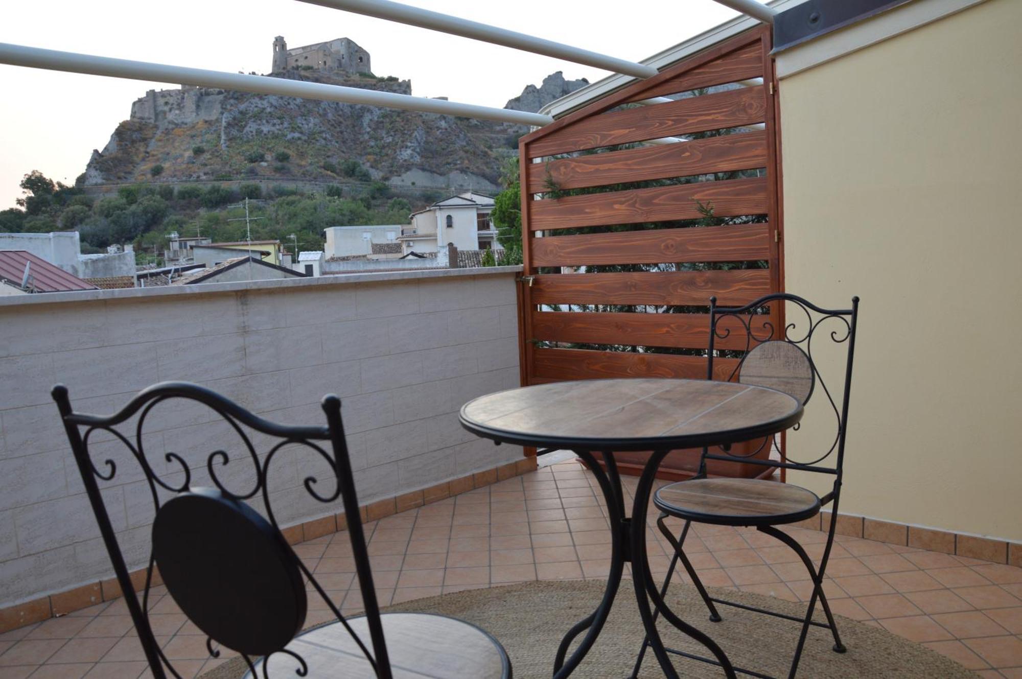 B&B E Casa Vacanza Al Castello Roccella Ionica Exterior foto
